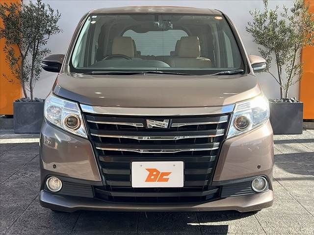 TOYOTA NOAH 2014