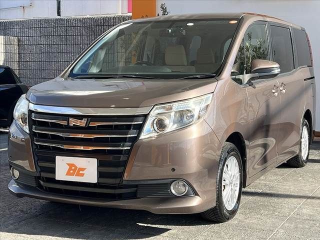 TOYOTA NOAH 2014