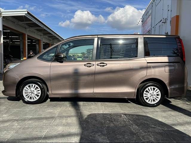 TOYOTA NOAH 2014