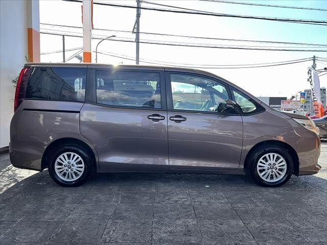 TOYOTA NOAH 2014