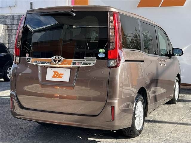TOYOTA NOAH 2014
