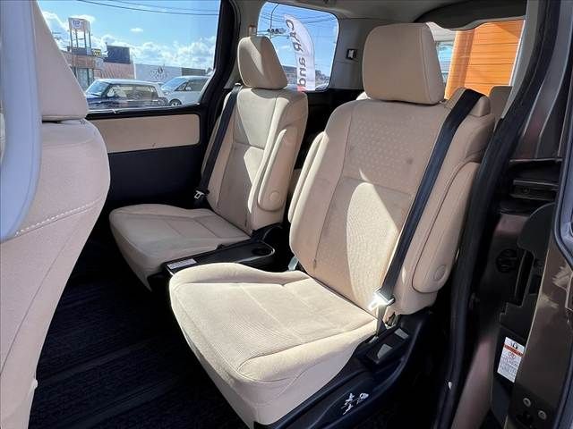 TOYOTA NOAH 2014