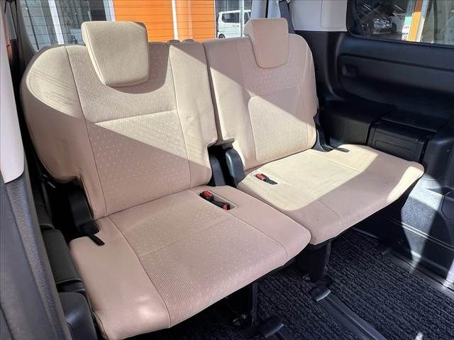 TOYOTA NOAH 2014