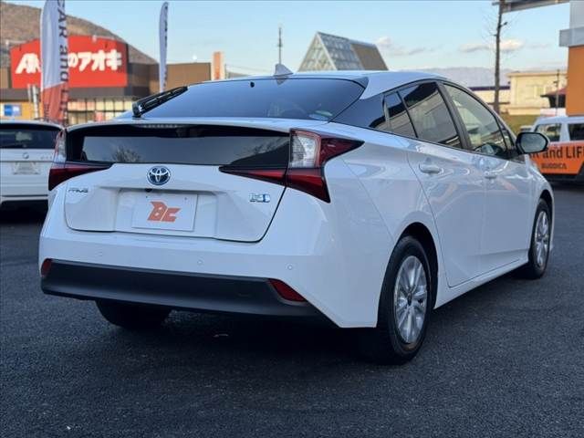 TOYOTA PRIUS 2021