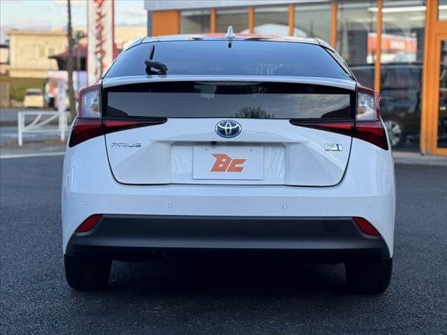 TOYOTA PRIUS 2021