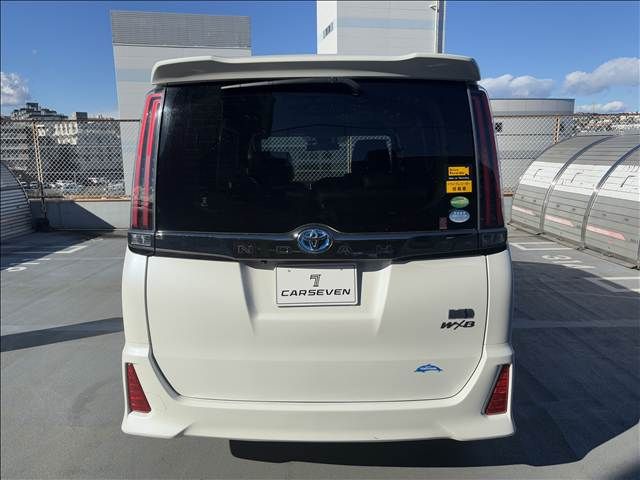 TOYOTA NOAH HYBRID 2018