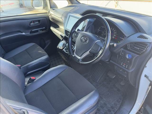 TOYOTA NOAH HYBRID 2018