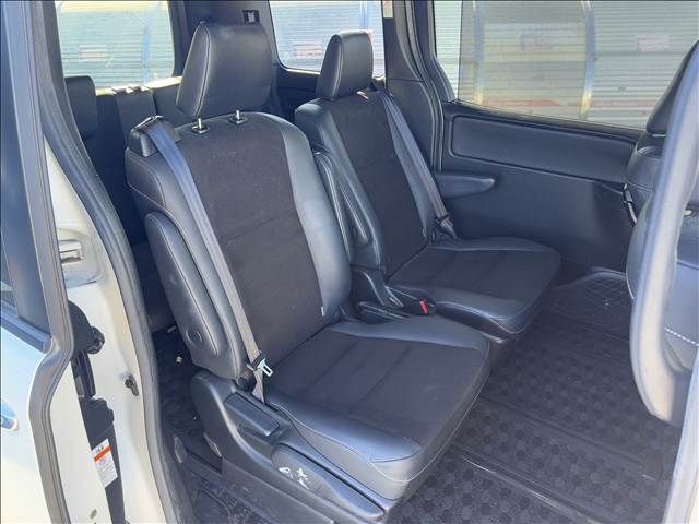 TOYOTA NOAH HYBRID 2018