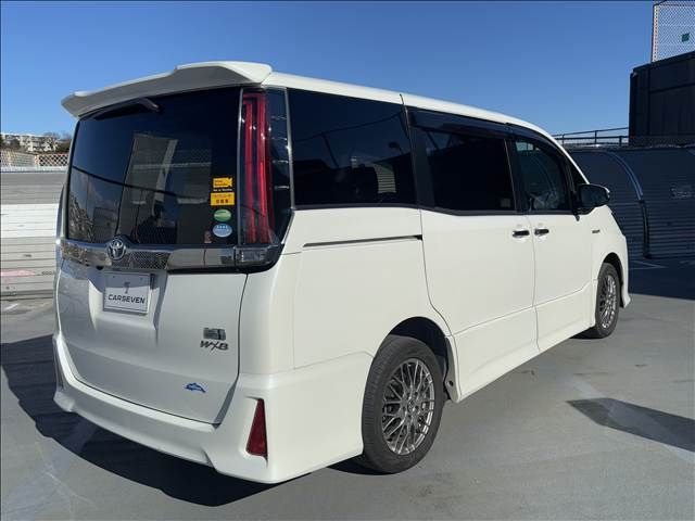 TOYOTA NOAH HYBRID 2018