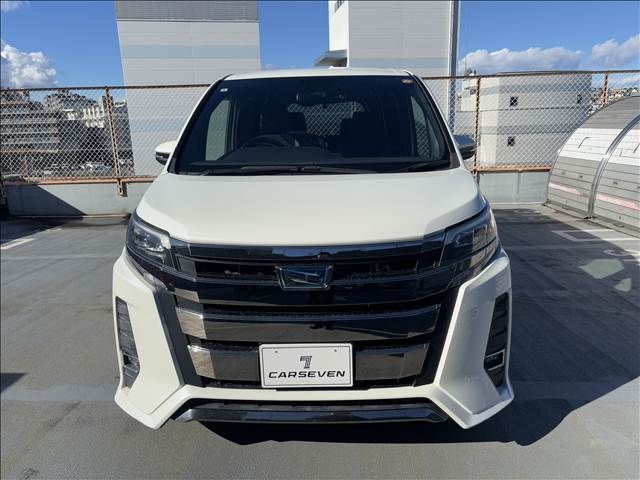 TOYOTA NOAH HYBRID 2018