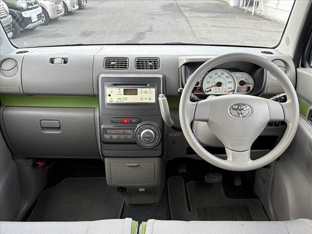 TOYOTA PIXIS SPACE 2013