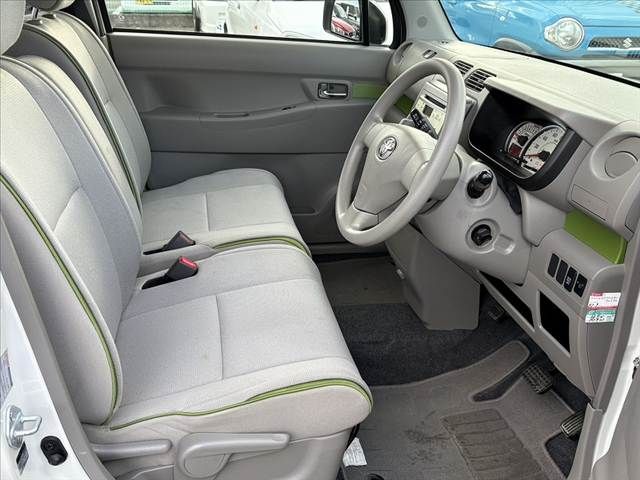 TOYOTA PIXIS SPACE 2013