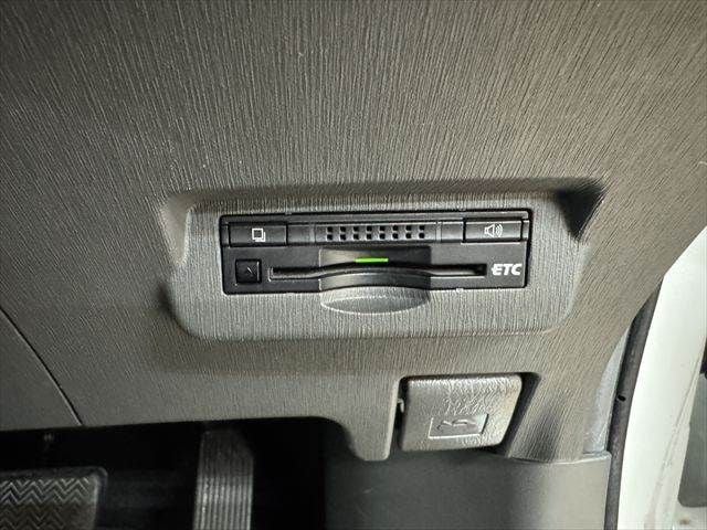 TOYOTA PRIUS Alpha 2013