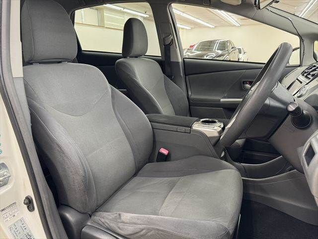 TOYOTA PRIUS Alpha 2013