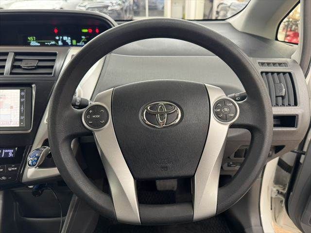 TOYOTA PRIUS Alpha 2013