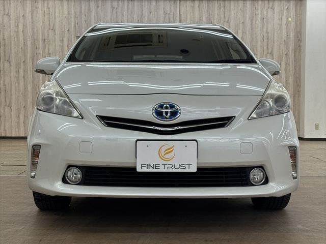TOYOTA PRIUS Alpha 2013