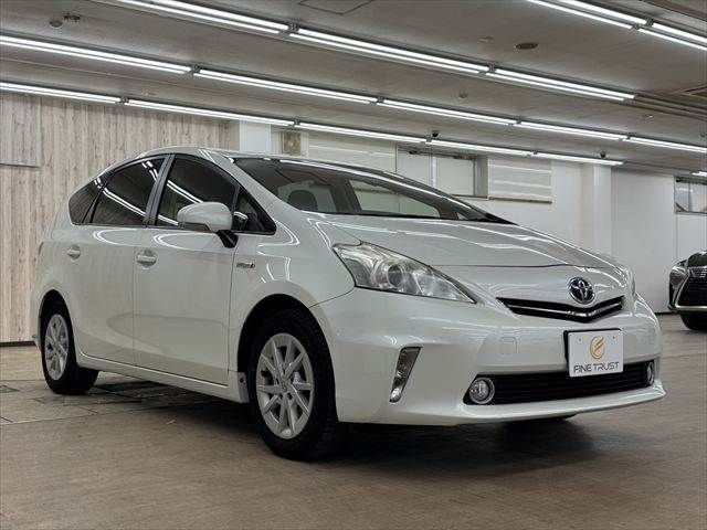 TOYOTA PRIUS Alpha 2013
