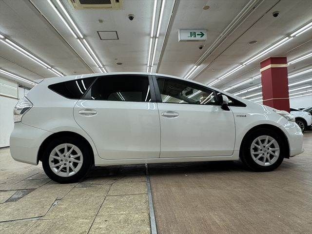 TOYOTA PRIUS Alpha 2013