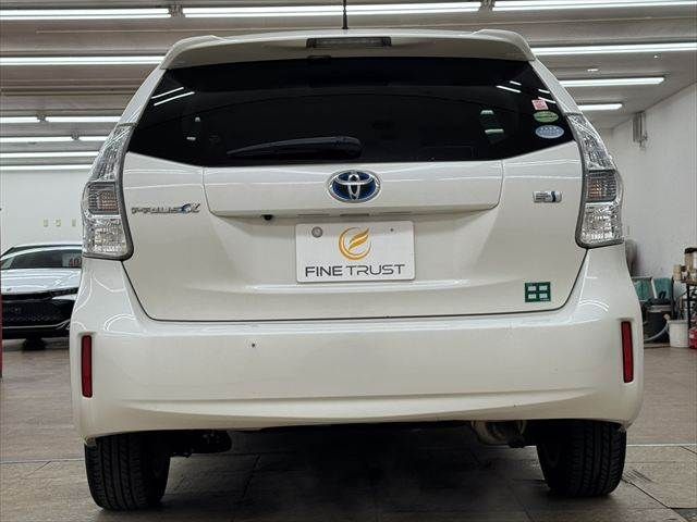 TOYOTA PRIUS Alpha 2013