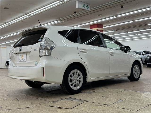 TOYOTA PRIUS Alpha 2013