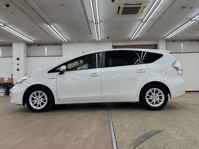 TOYOTA PRIUS Alpha 2013