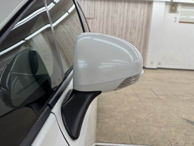 TOYOTA PRIUS Alpha 2013