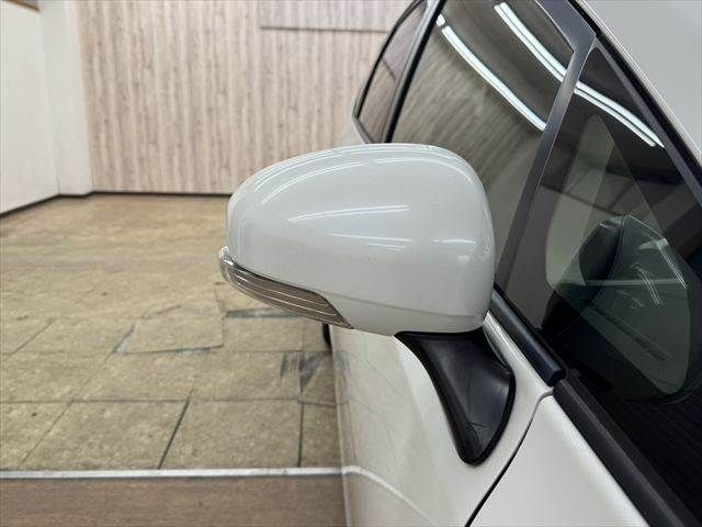 TOYOTA PRIUS Alpha 2013