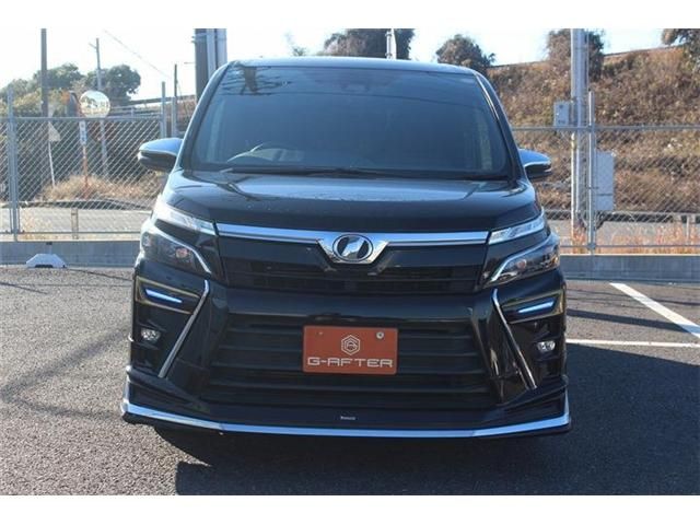 TOYOTA VOXY 2018