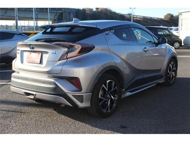 TOYOTA C-HR 2017