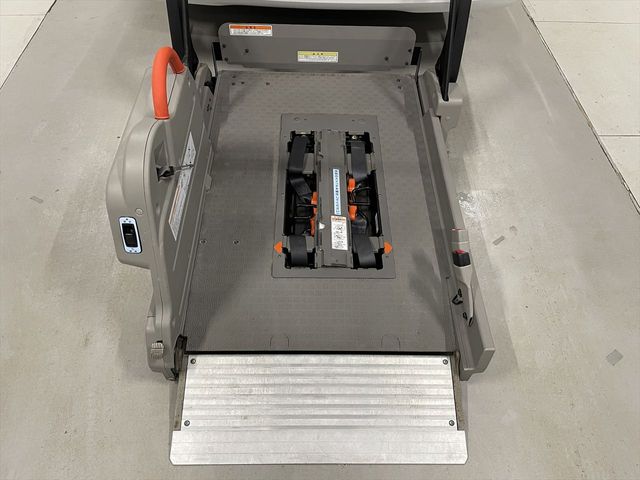 NISSAN NV350 CARAVAN 2017