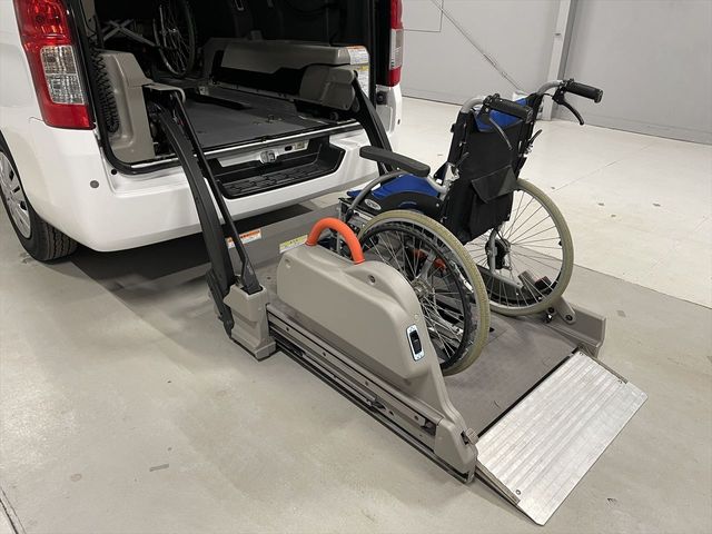 NISSAN NV350 CARAVAN 2017