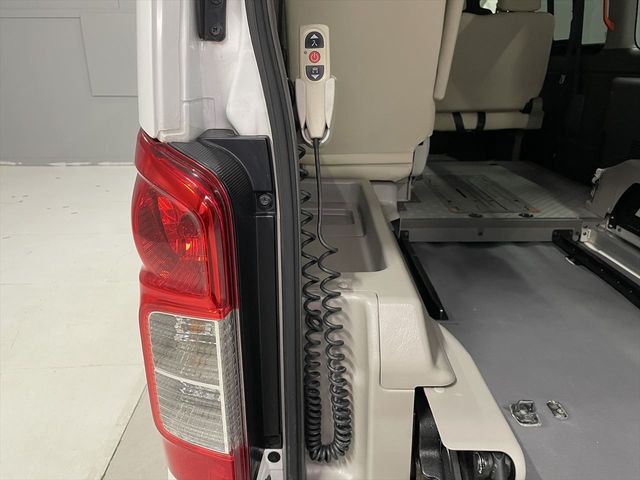 NISSAN NV350 CARAVAN 2017