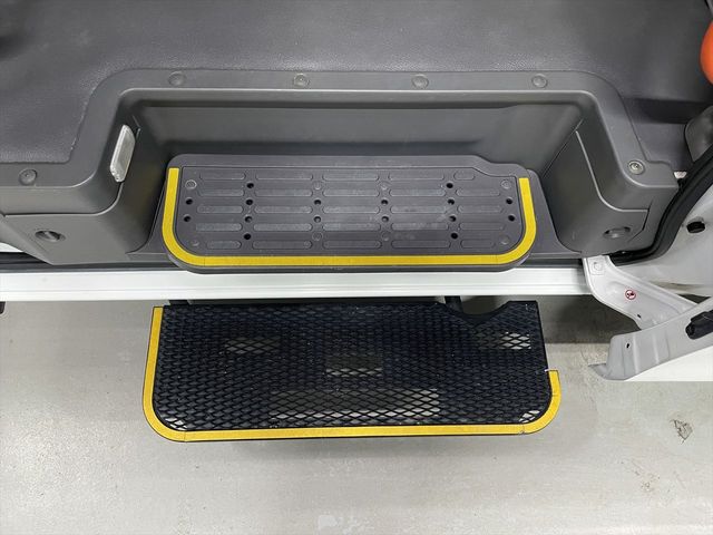 NISSAN NV350 CARAVAN 2017