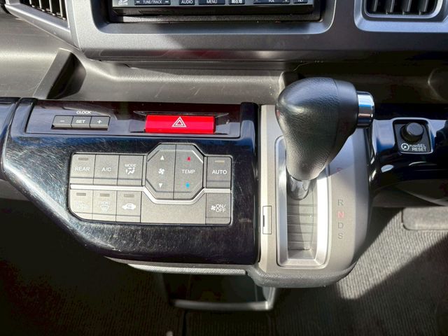 HONDA STEPWAGON SPADA 2011