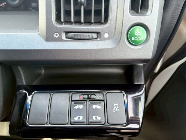 HONDA STEPWAGON SPADA 2011