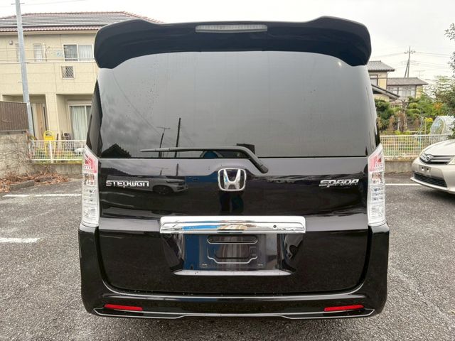 HONDA STEPWAGON SPADA 2011