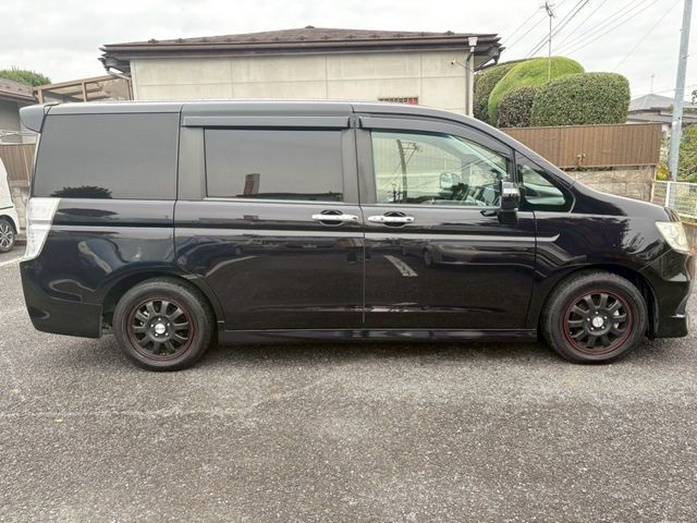 HONDA STEPWAGON SPADA 2011
