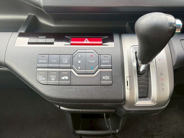 HONDA STEPWAGON SPADA 2011