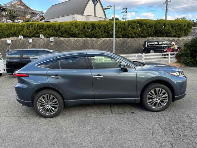 TOYOTA HARRIER HYBRID 2022