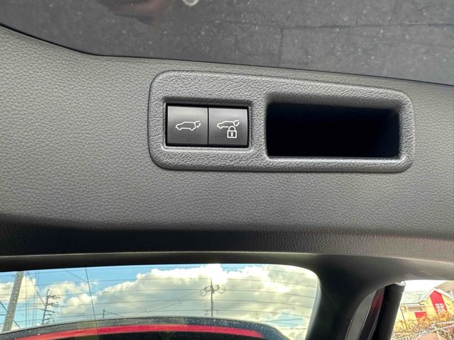 TOYOTA HARRIER HYBRID 2022