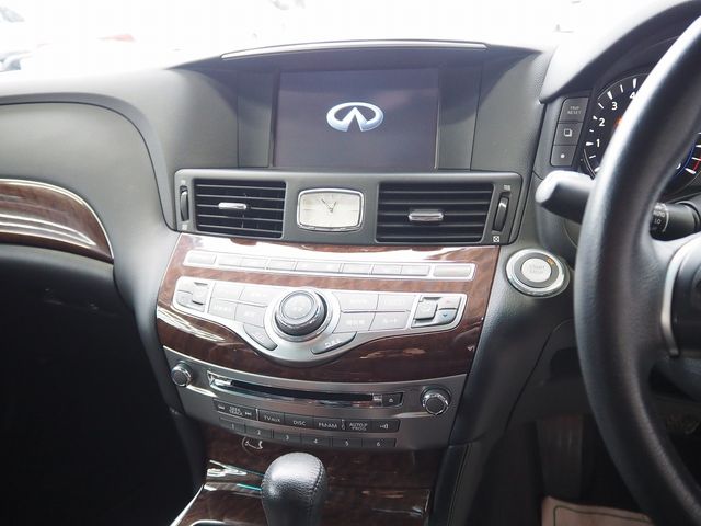 NISSAN FUGA HYBRID 2016