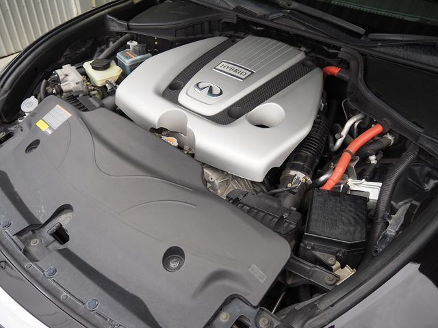 NISSAN FUGA HYBRID 2016