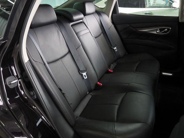 NISSAN FUGA HYBRID 2016