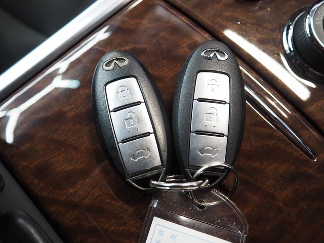 NISSAN FUGA HYBRID 2016