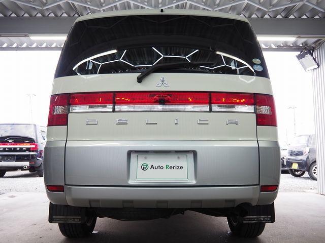 MITSUBISHI DELICA D:5 4WD 2011