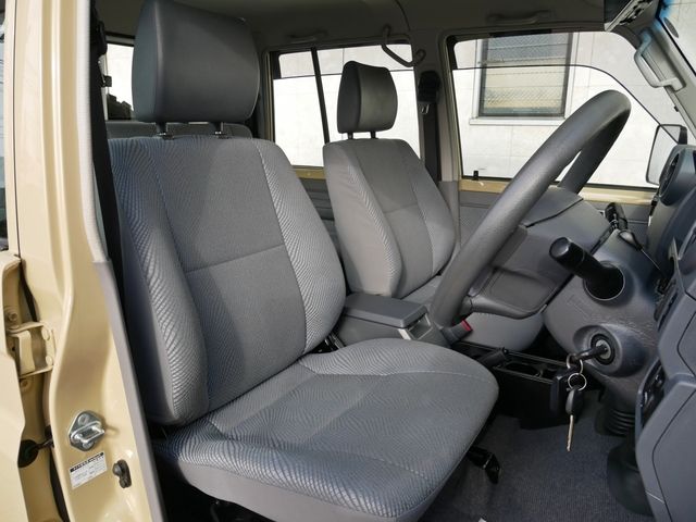 TOYOTA LANDCRUISER PICKUP 2015