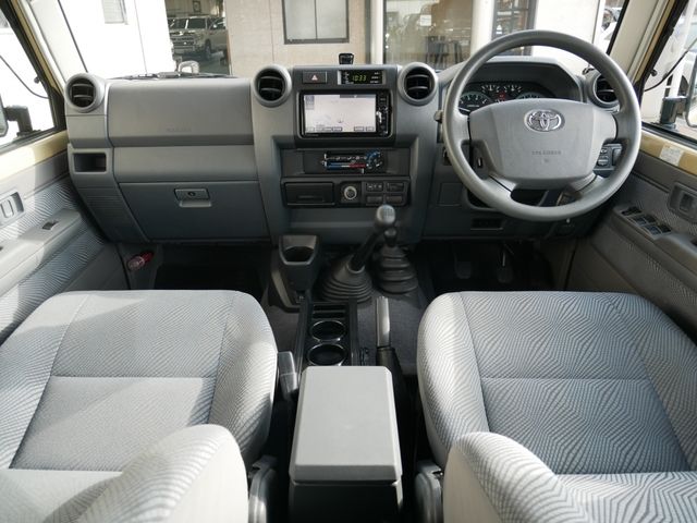 TOYOTA LANDCRUISER PICKUP 2015