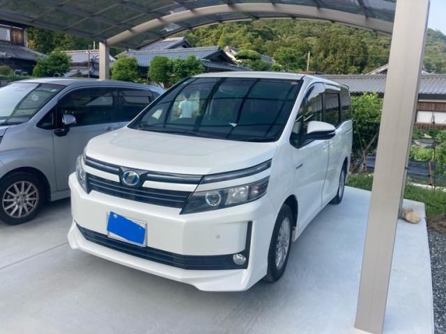 TOYOTA VOXY HYBRID 2014