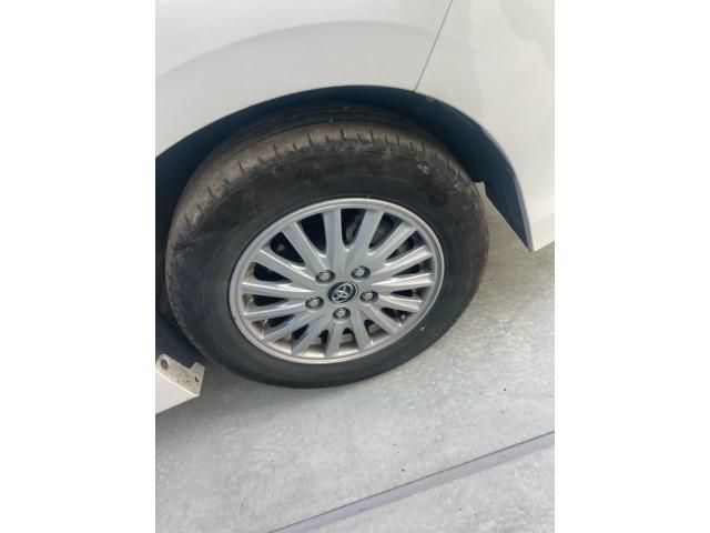 TOYOTA VOXY HYBRID 2014