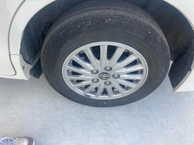 TOYOTA VOXY HYBRID 2014